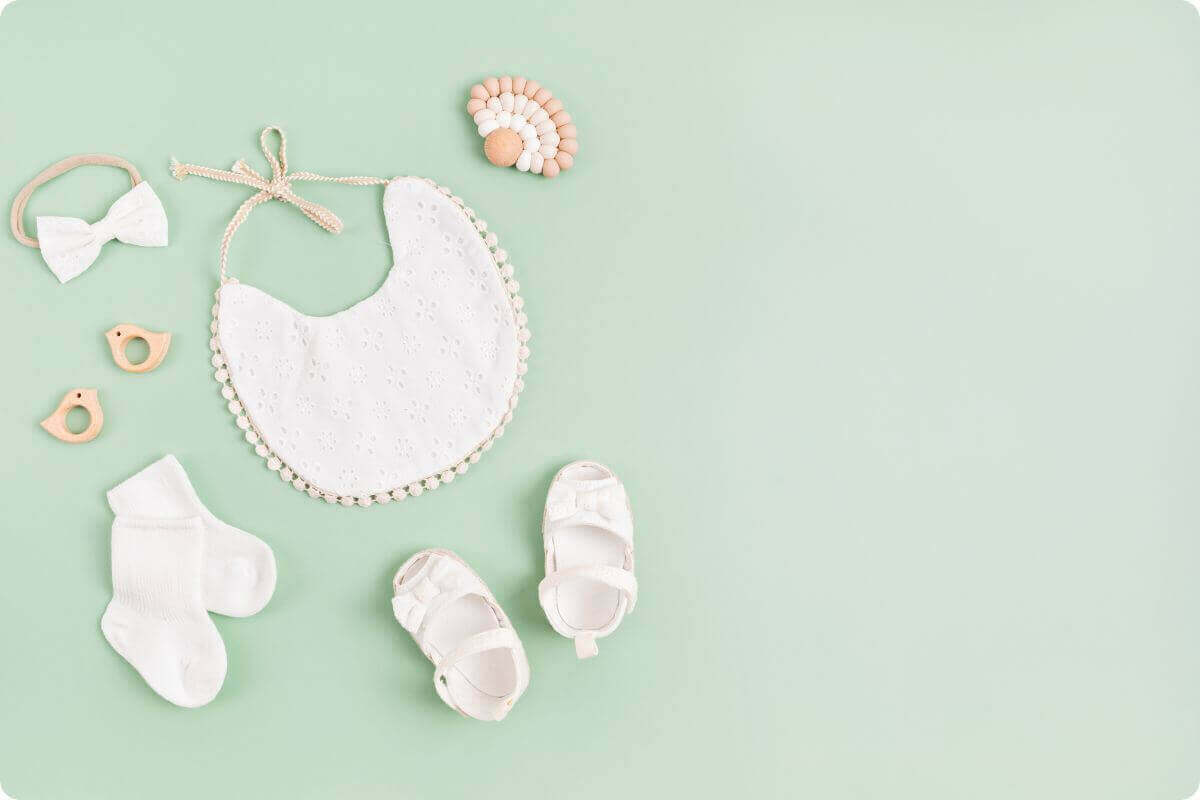 Taufe für Mädchen: Bezaubernde Geschenkideen & Kleidungstipps