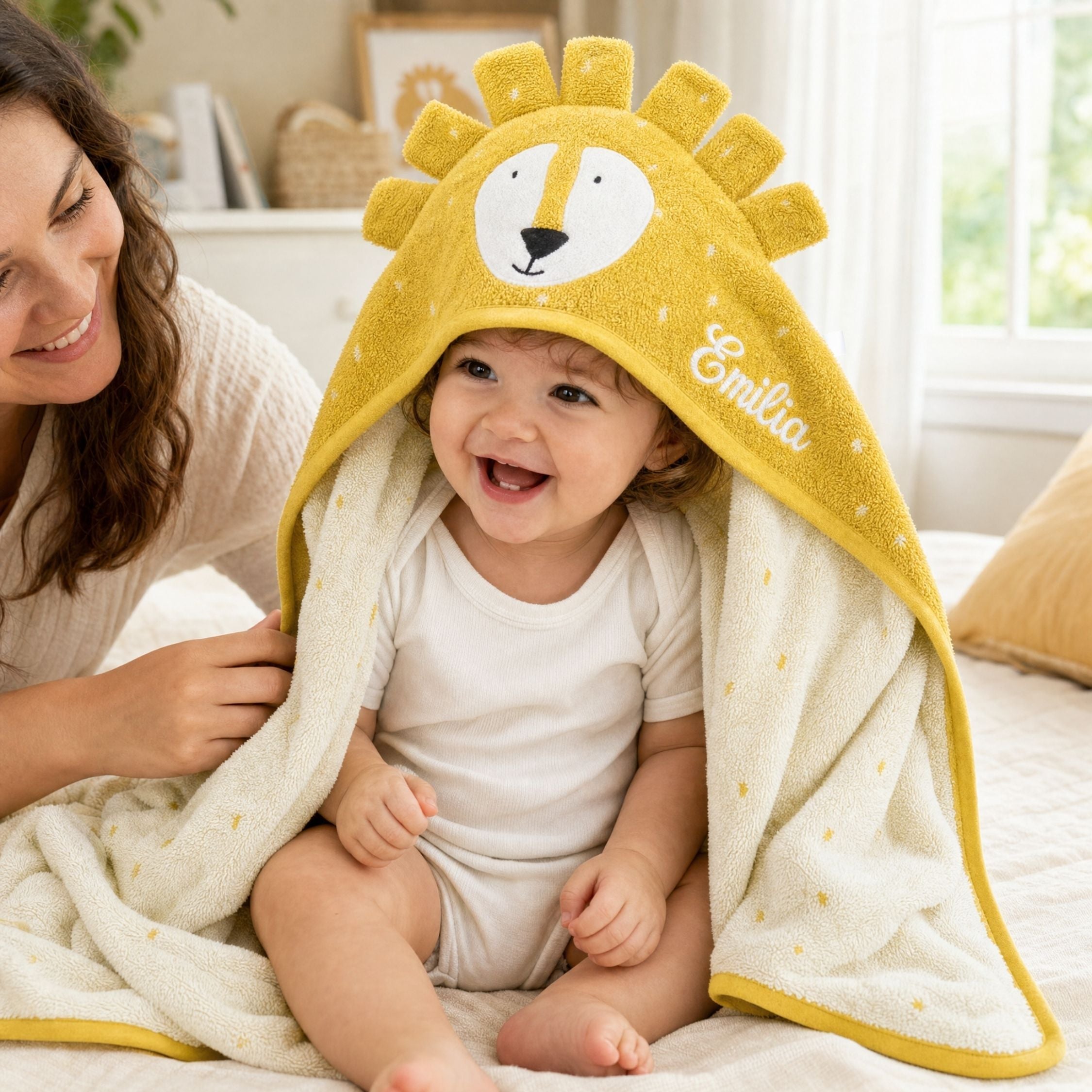 Cape de bain bébé Trixie personnalisée avec prénom brodé — motif renard