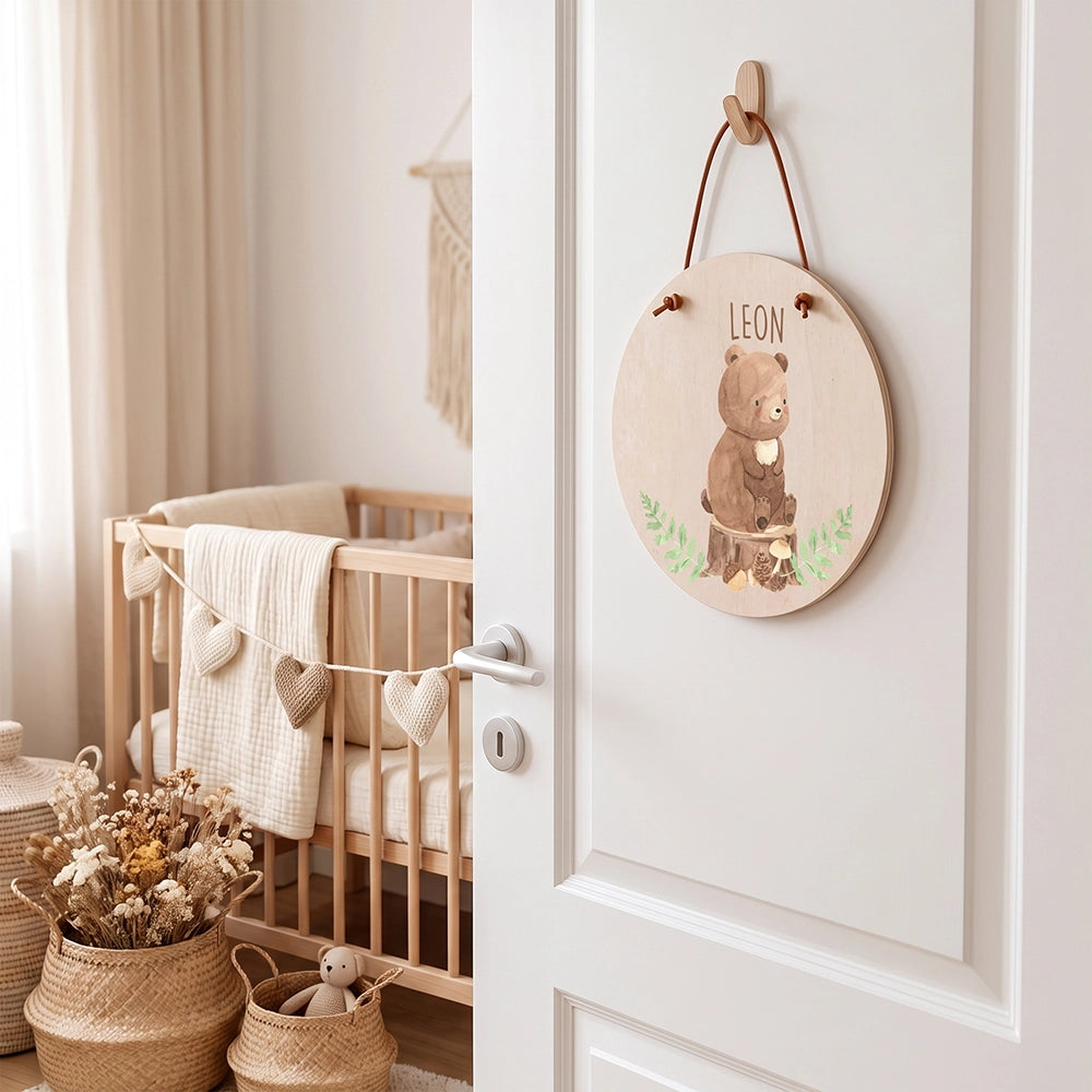 Plaque de porte personnalisée, motif Ours des bois — Accrochée à la porte de la chambre | Kidsmood