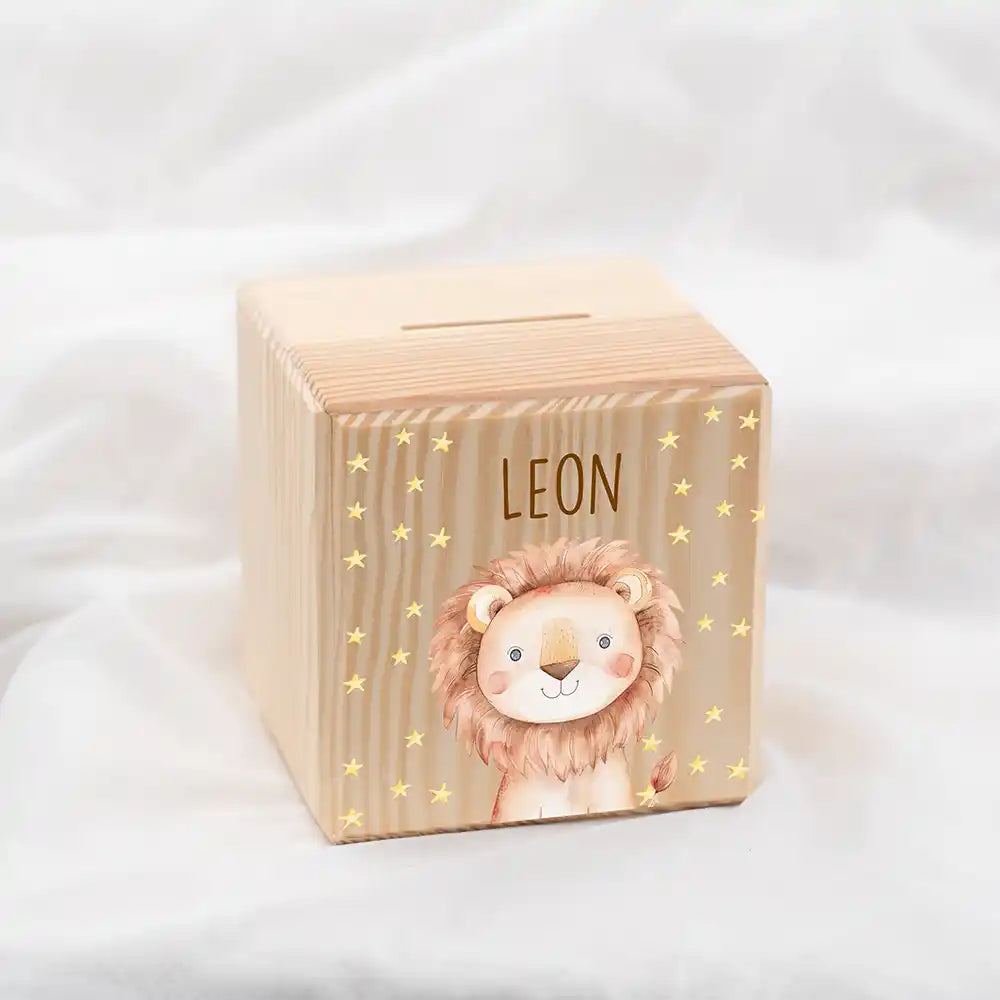 Tirelire en bois personnalisée avec prénom, motif lion — Kidsmood