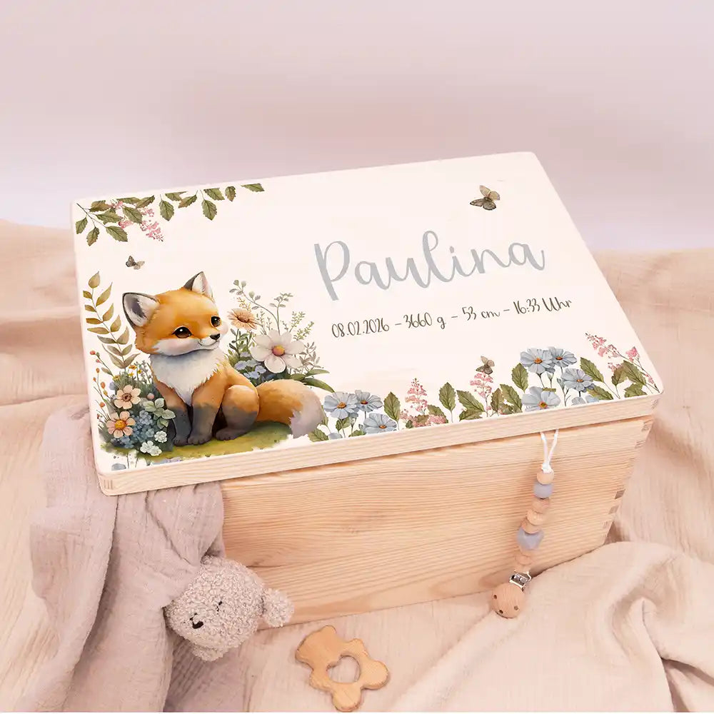 Boîte à souvenirs bébé personnalisée Bébé renard – coffret en bois posé à plat avec décoration douce