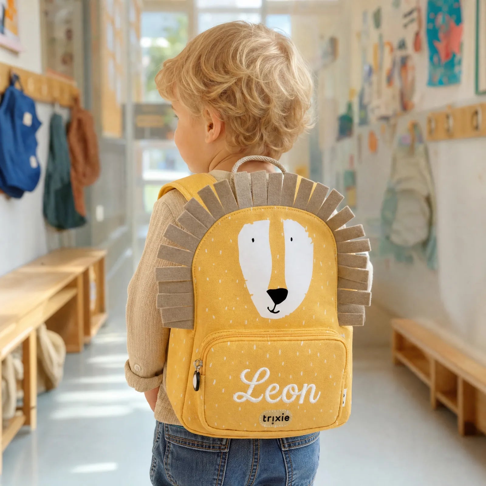 Mini sac à dos Lion dès 2 ans, porté par un enfant — Kidsmood