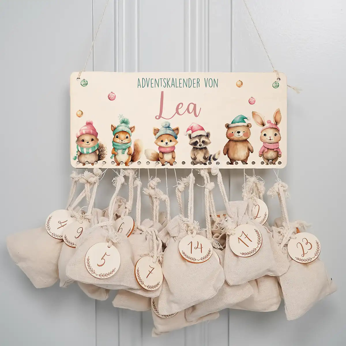 Personalisierbarer Adventskalender farbig - Weihnachtliche Tierfamilie