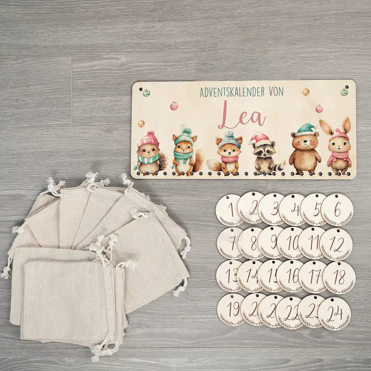 Personalisierbarer Adventskalender farbig - Glückliche Tierfamilie