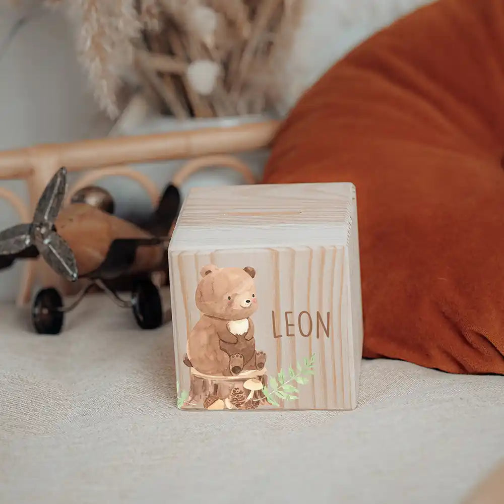 Tirelire en bois pour enfant en décoration de chambre, motif ours des bois — Kidsmood