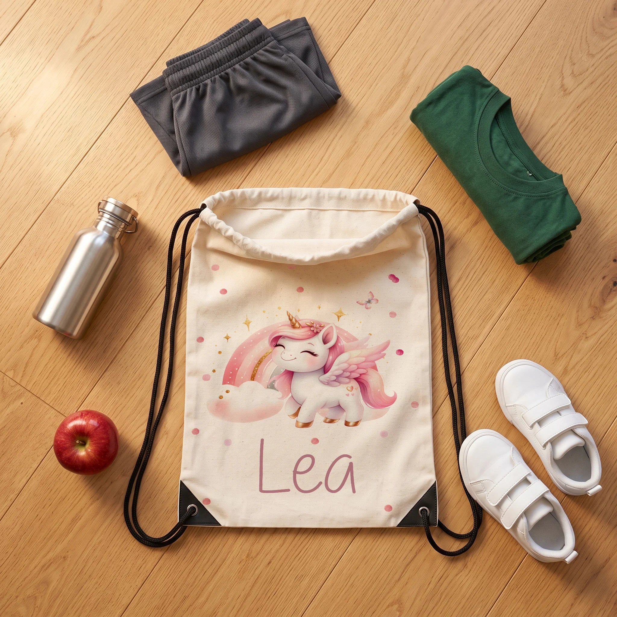 Sac de sport personnalisé avec tenue de sport, chaussures et gourde, motif licorne ailée — Kidsmood