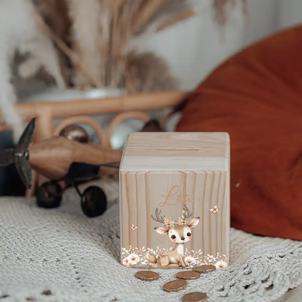 Tirelire enfant en bois avec serrure et clé, motif faon et papillons — Kidsmood