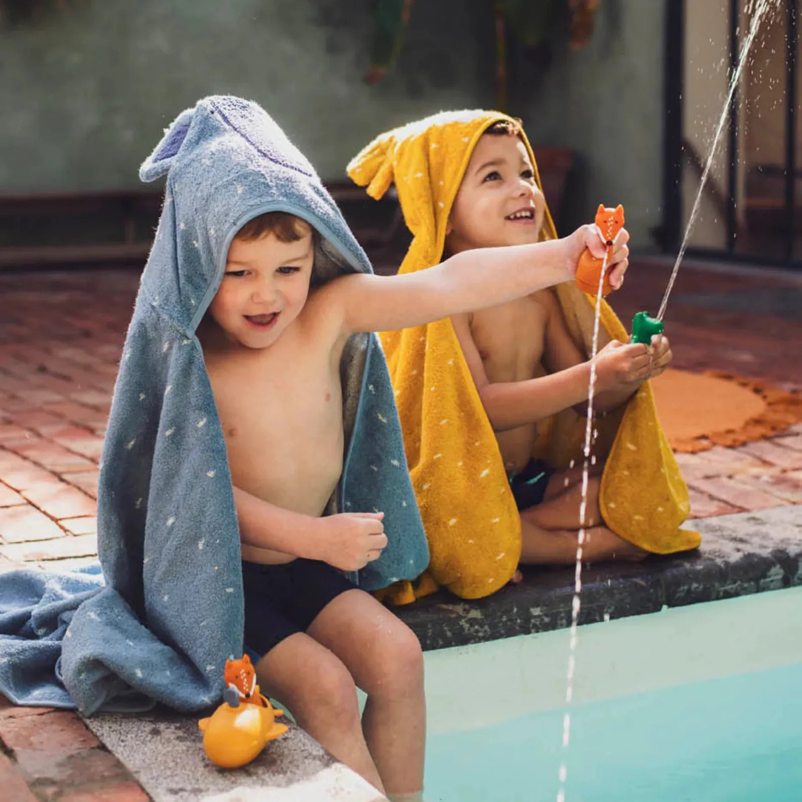 Cape de bain bébé Trixie Éléphant personnalisée, prénom brodé — Kidsmood