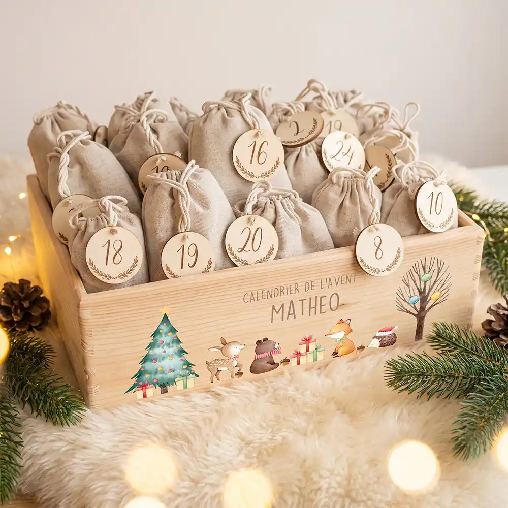 Calendrier de l'avent personnalisé, motif Faon et cadeaux — Ambiance guirlande lumineuse | Kidsmood