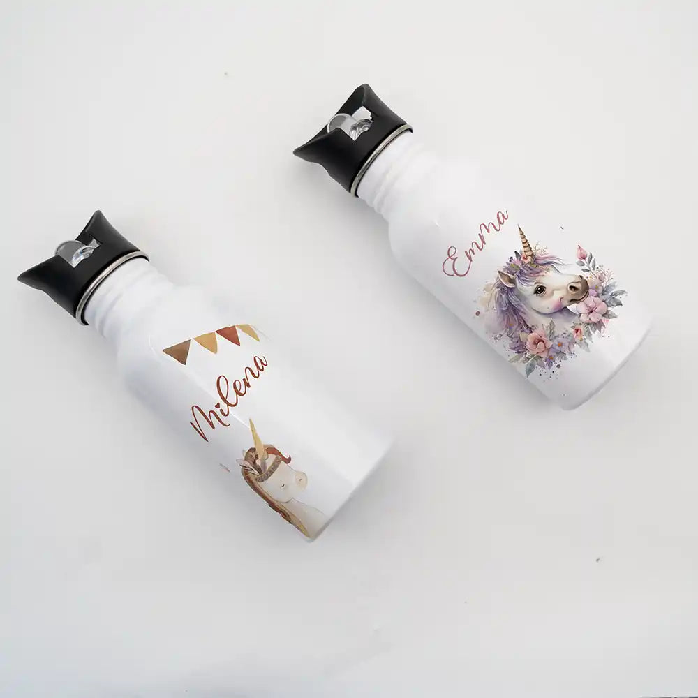 Gourde enfant maternelle avec paille intégrée, motif Licorne et guirlande — Kidsmood