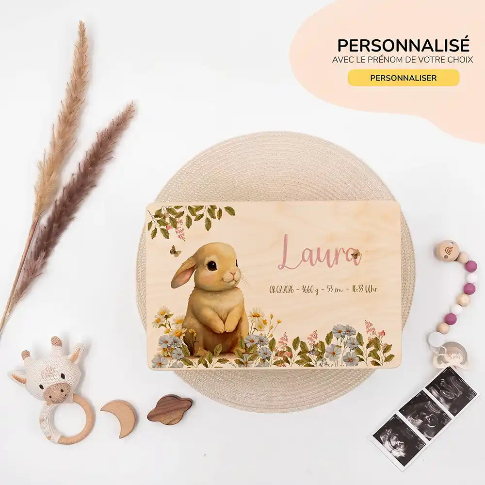 Boîte à souvenirs bébé personnalisée Petit lapin – ambiance avec enfant dans la chambre