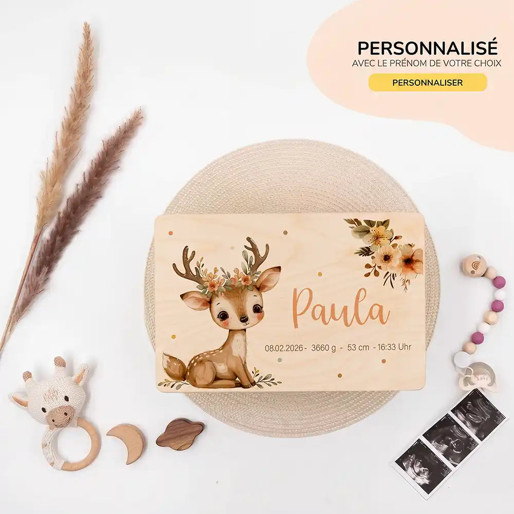 Boîte à souvenirs bébé personnalisée Faon couronne de fleurs – ambiance avec enfant dans la chambre