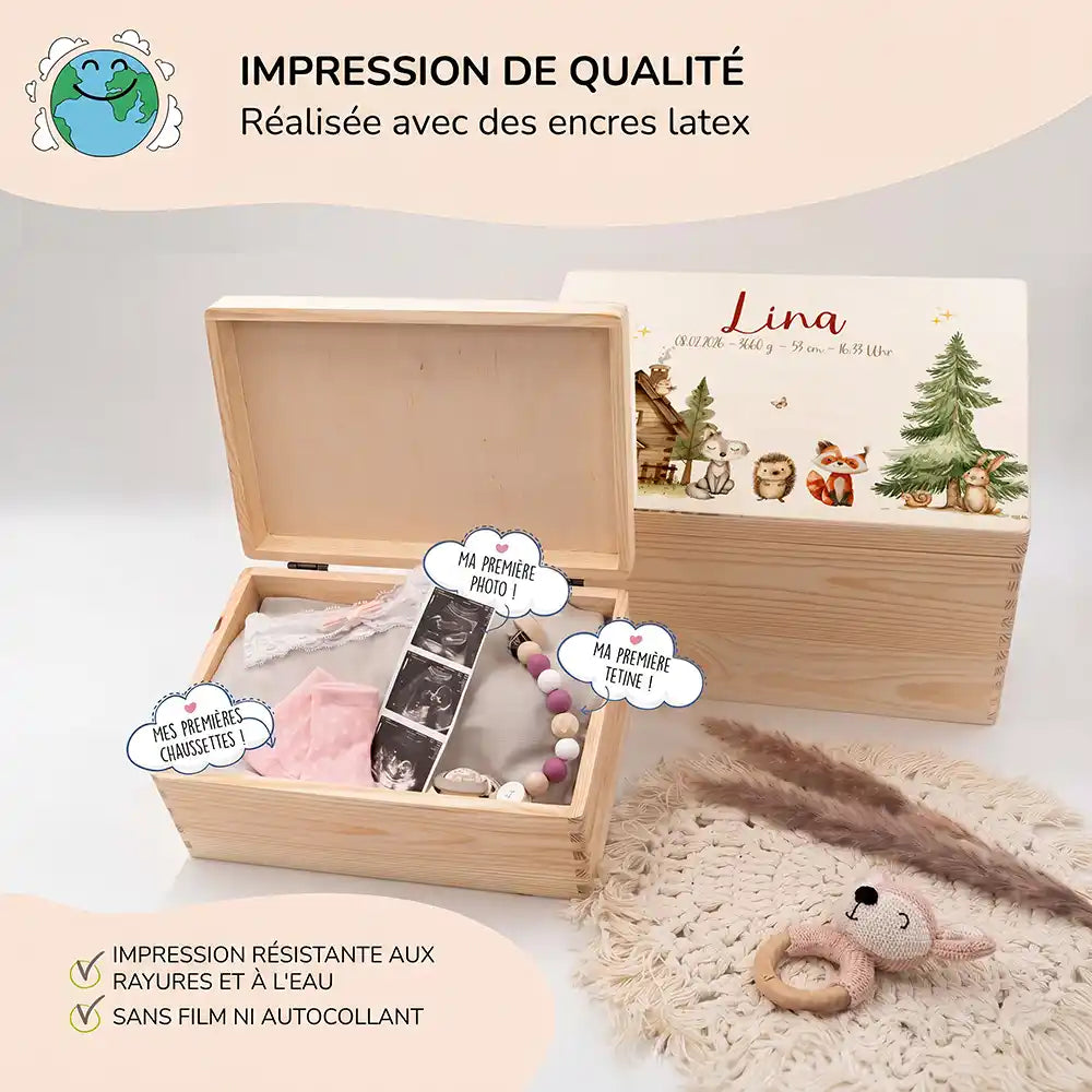 Boîte à souvenirs bébé personnalisée Cabane de la forêt – boîte ouverte avec les premiers souvenirs de bébé
