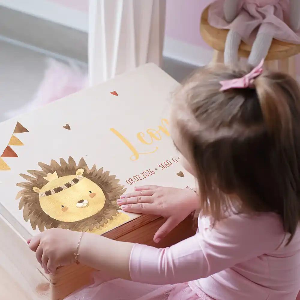 Boîte à souvenirs bébé personnalisée Petit lion – moment de découverte des souvenirs