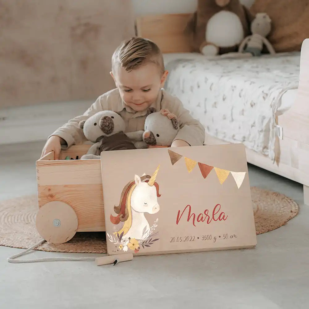 Spielzeugkiste mit Rädern personalisiert - Einhorn