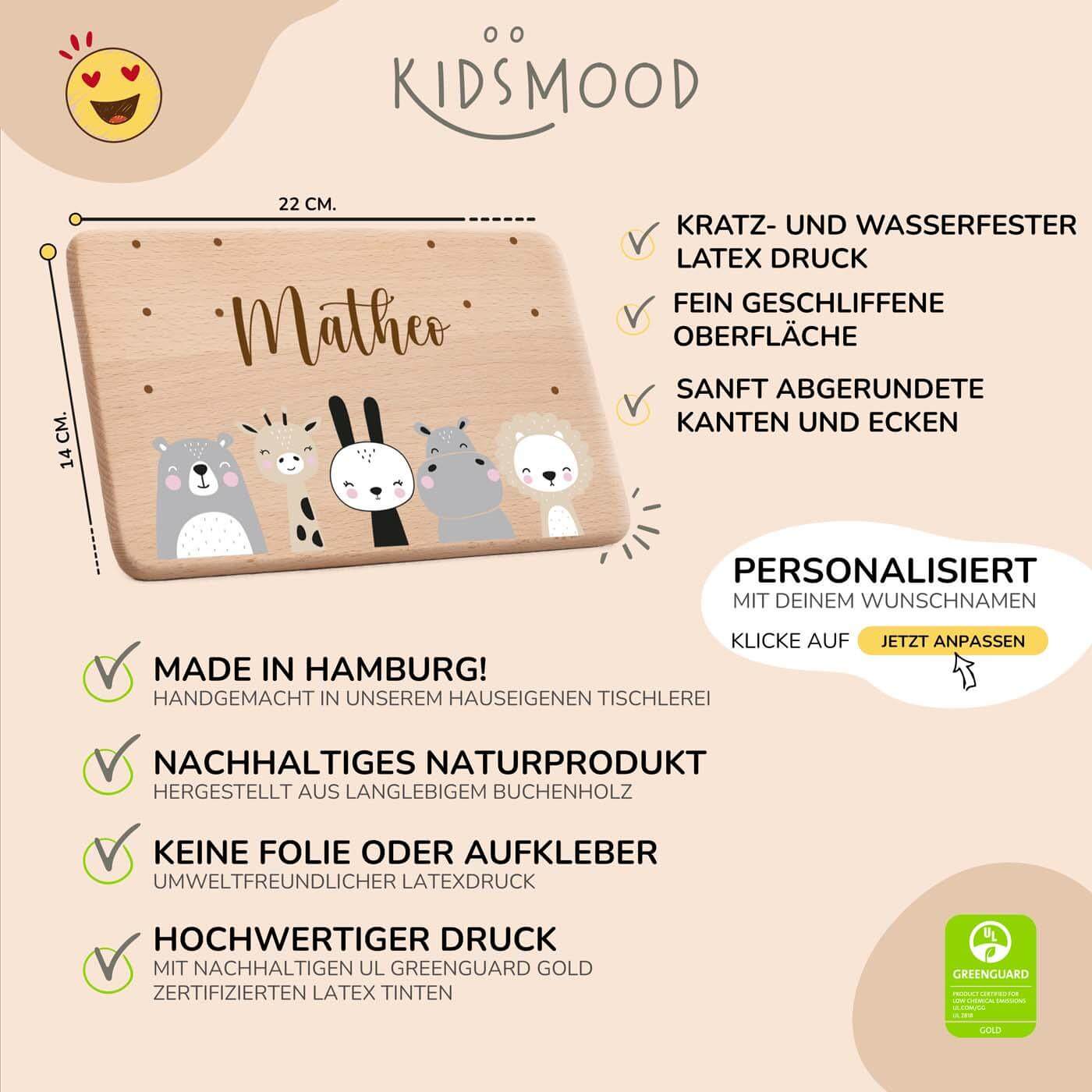 detailansicht der gravur auf dem frühstücksbrettchen mit tierfamilie