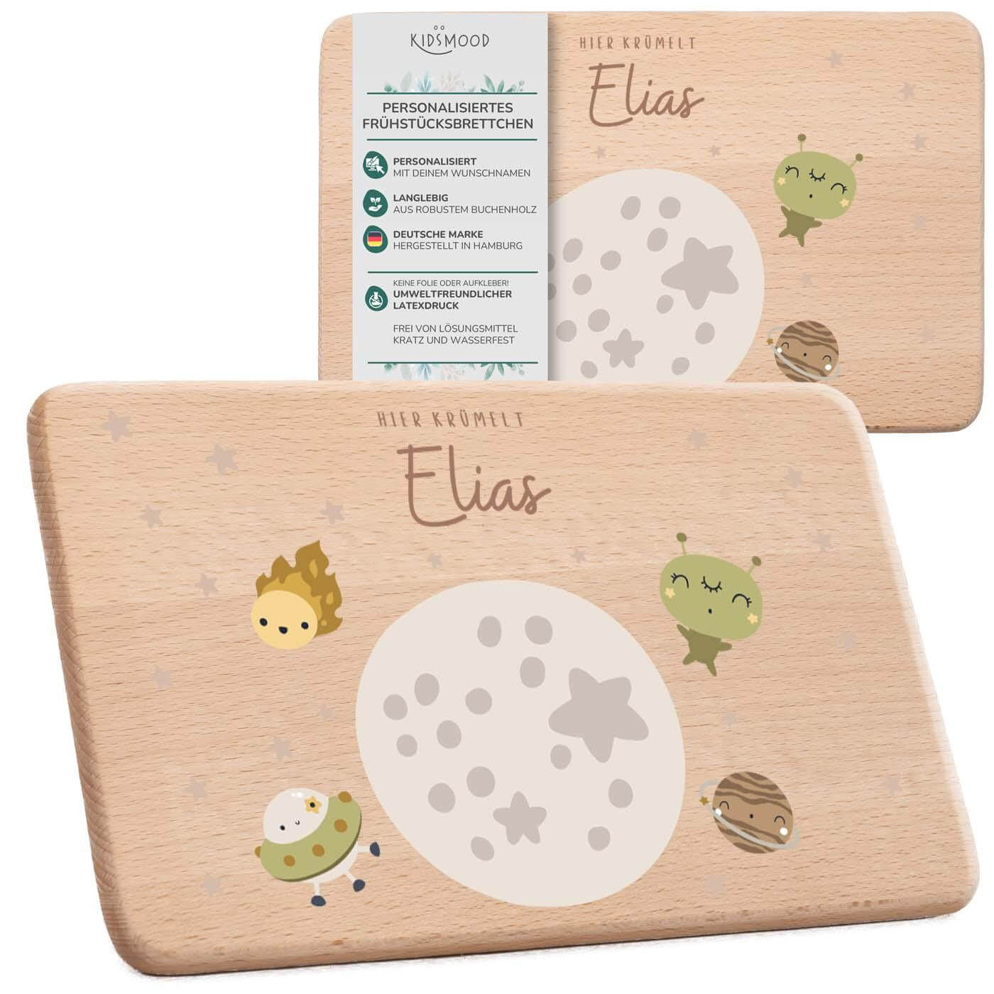 personalisiertes frühstücksbrettchen mit weltall design