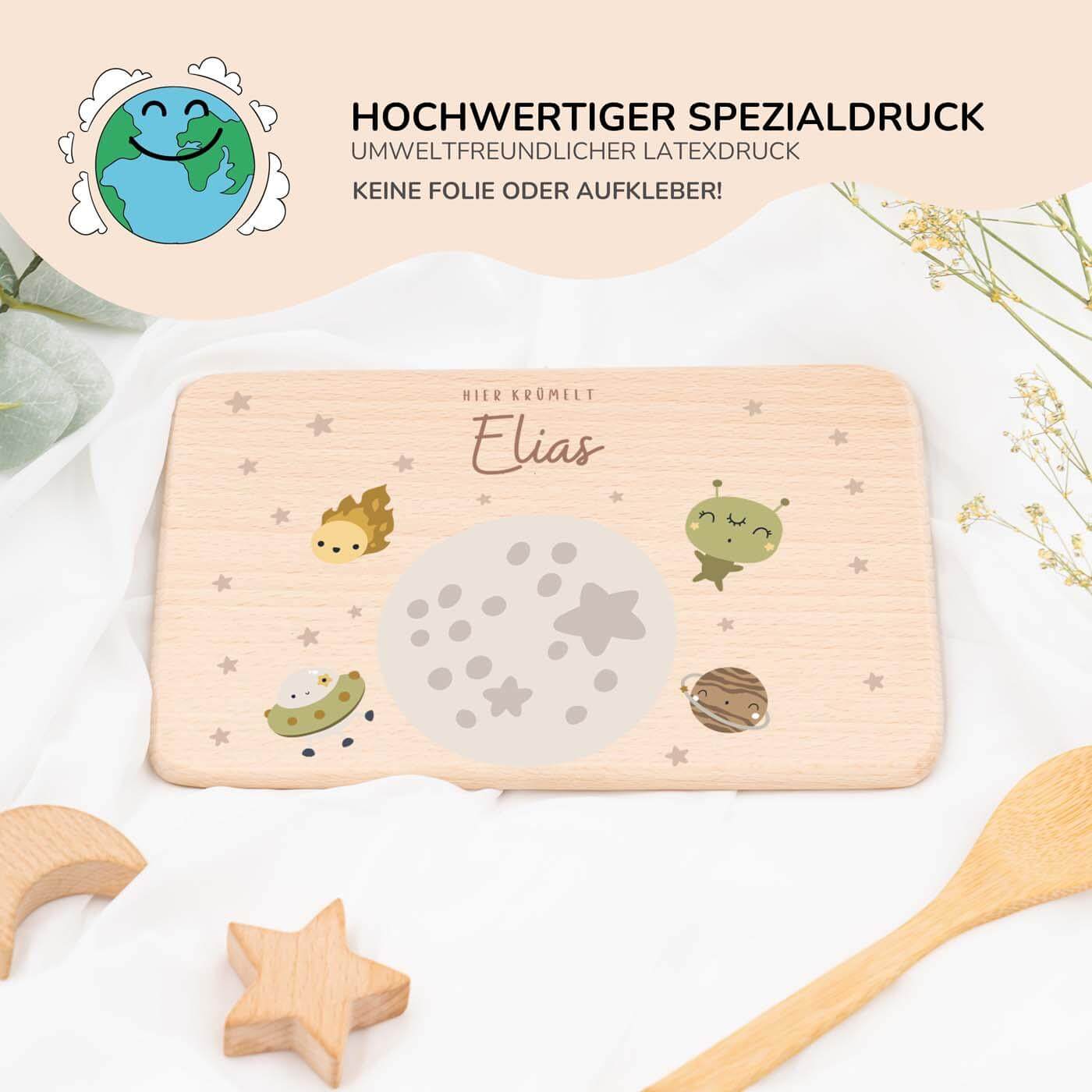 frühstücksbrettchen mit weltall motiv und individuellem namen