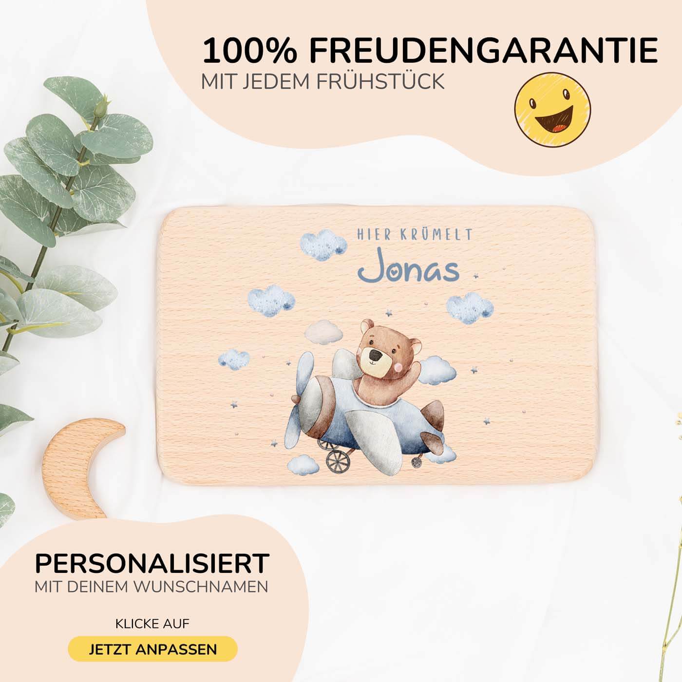 handgefertigtes frühstücksbrettchen mit flugzeug gravur