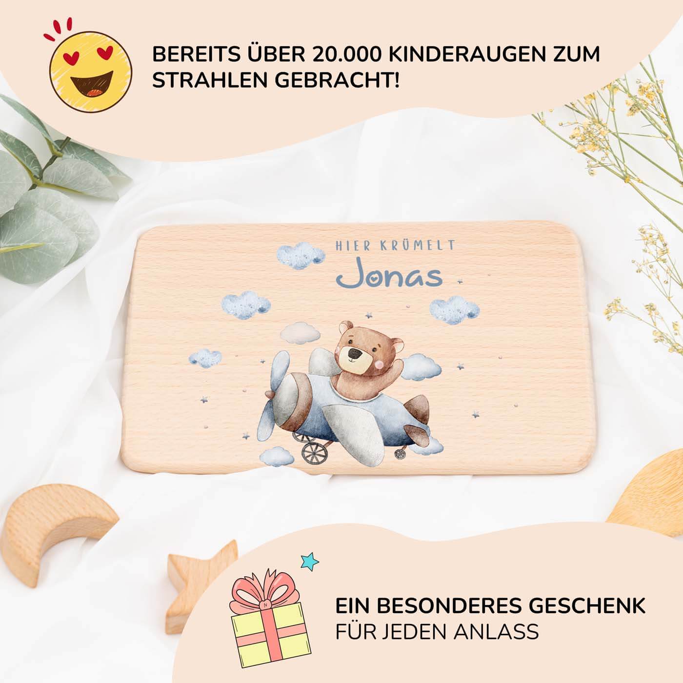 hochwertiges frühstücksbrettchen mit flugzeug personalisiert