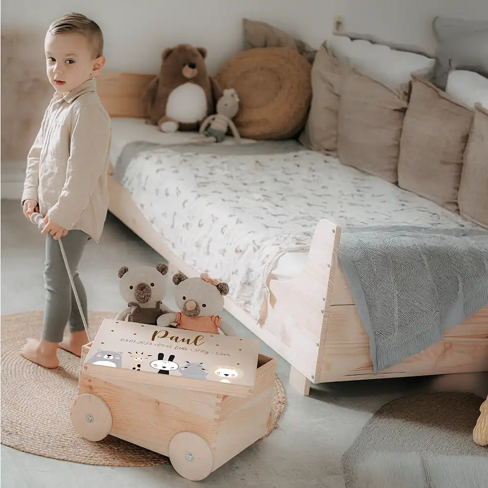 Spielzeugkiste mit Rädern personalisiert - Winterliche Waldtiere