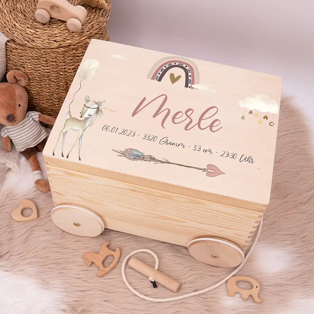 Spielzeugkiste mit Rädern personalisiert - Bezaubernder Regenbogen