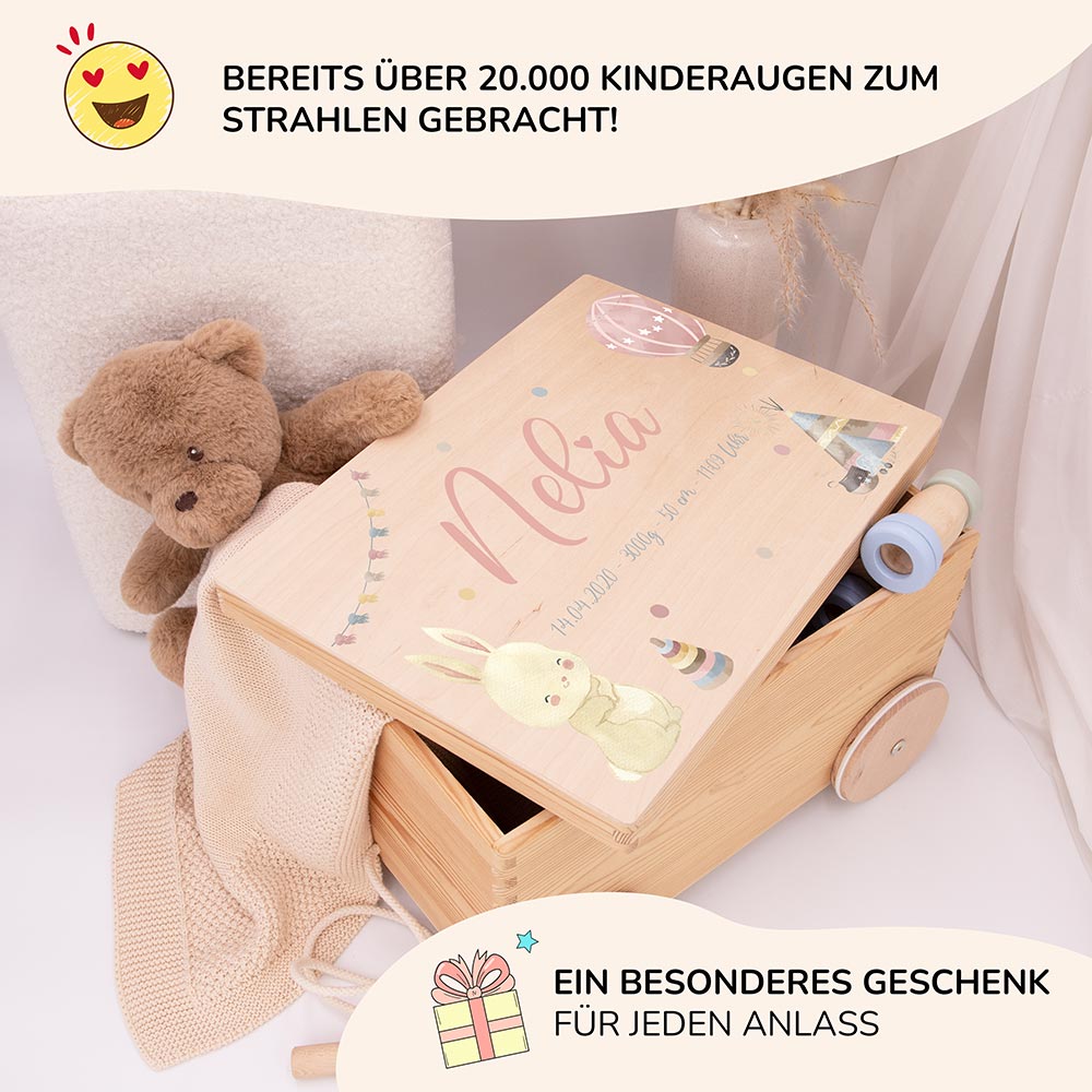 Spielzeugkiste mit Rädern personalisiert - Hasenfreude