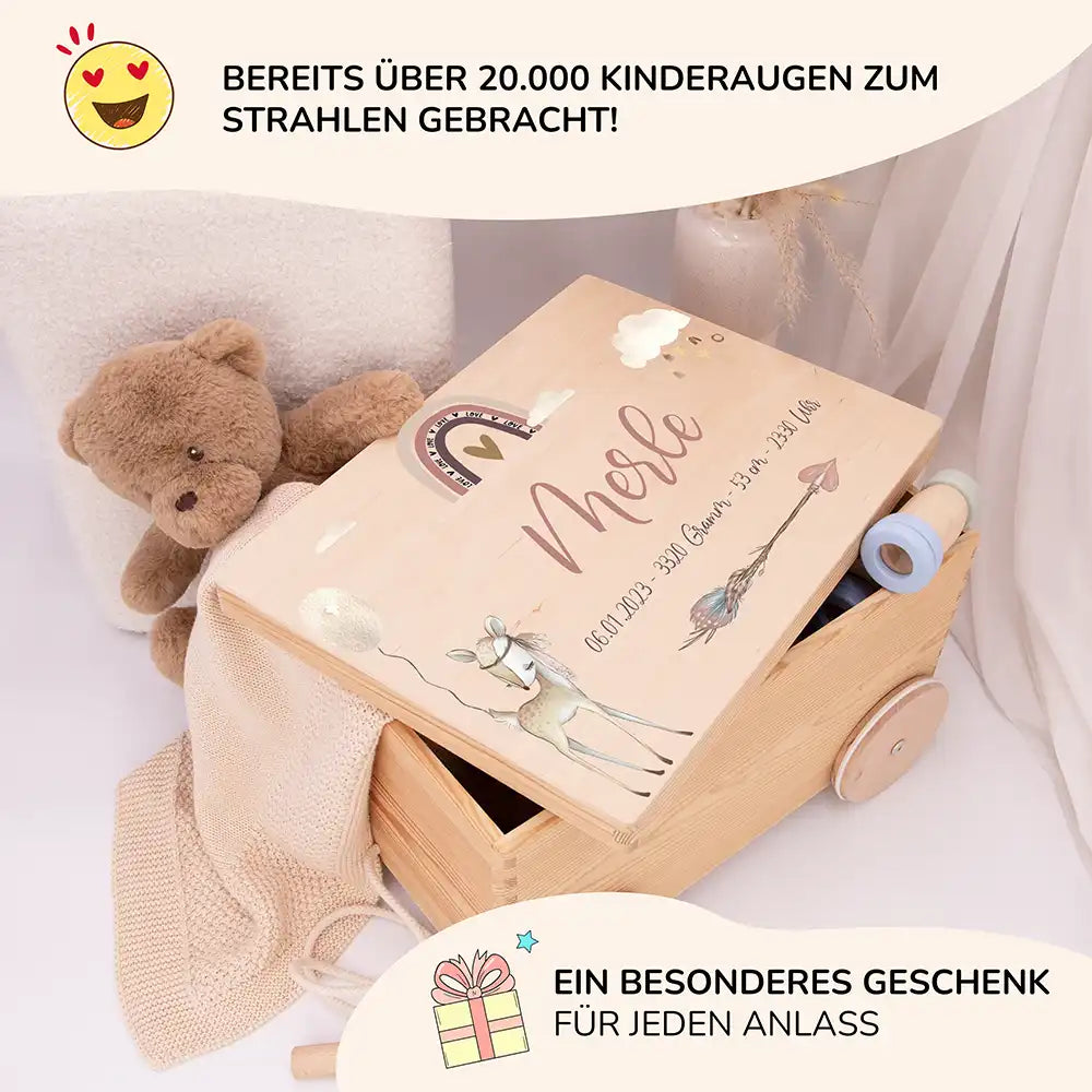 Spielzeugkiste mit Rädern personalisiert - Bezaubernder Regenbogen