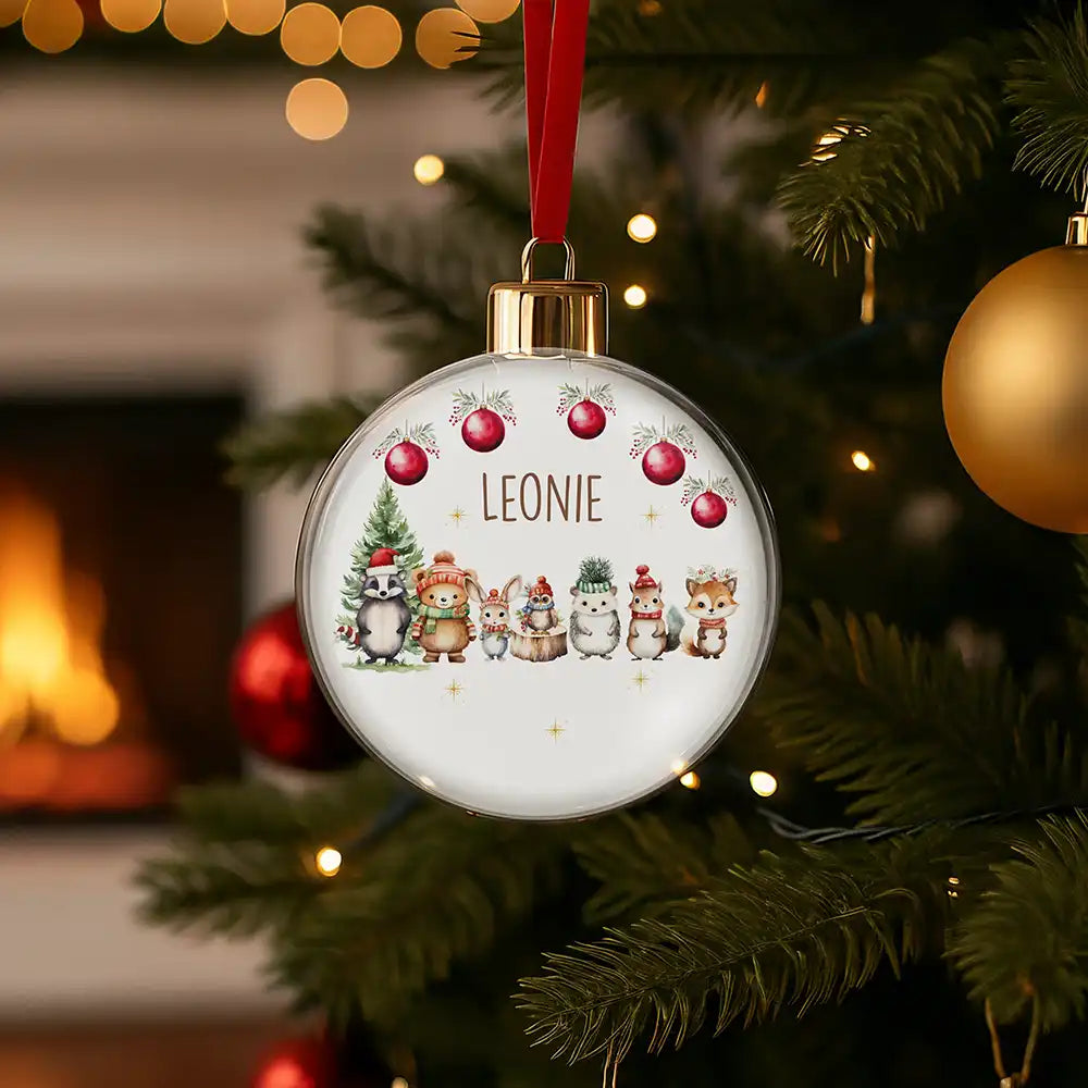 Weihnachtskugel personalisiert mit Namen - Niedliche Frostfreunde im Zauberwald