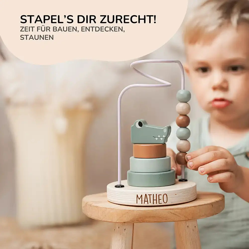 Holzstapelturm Krokodil personalisiert mit Namen