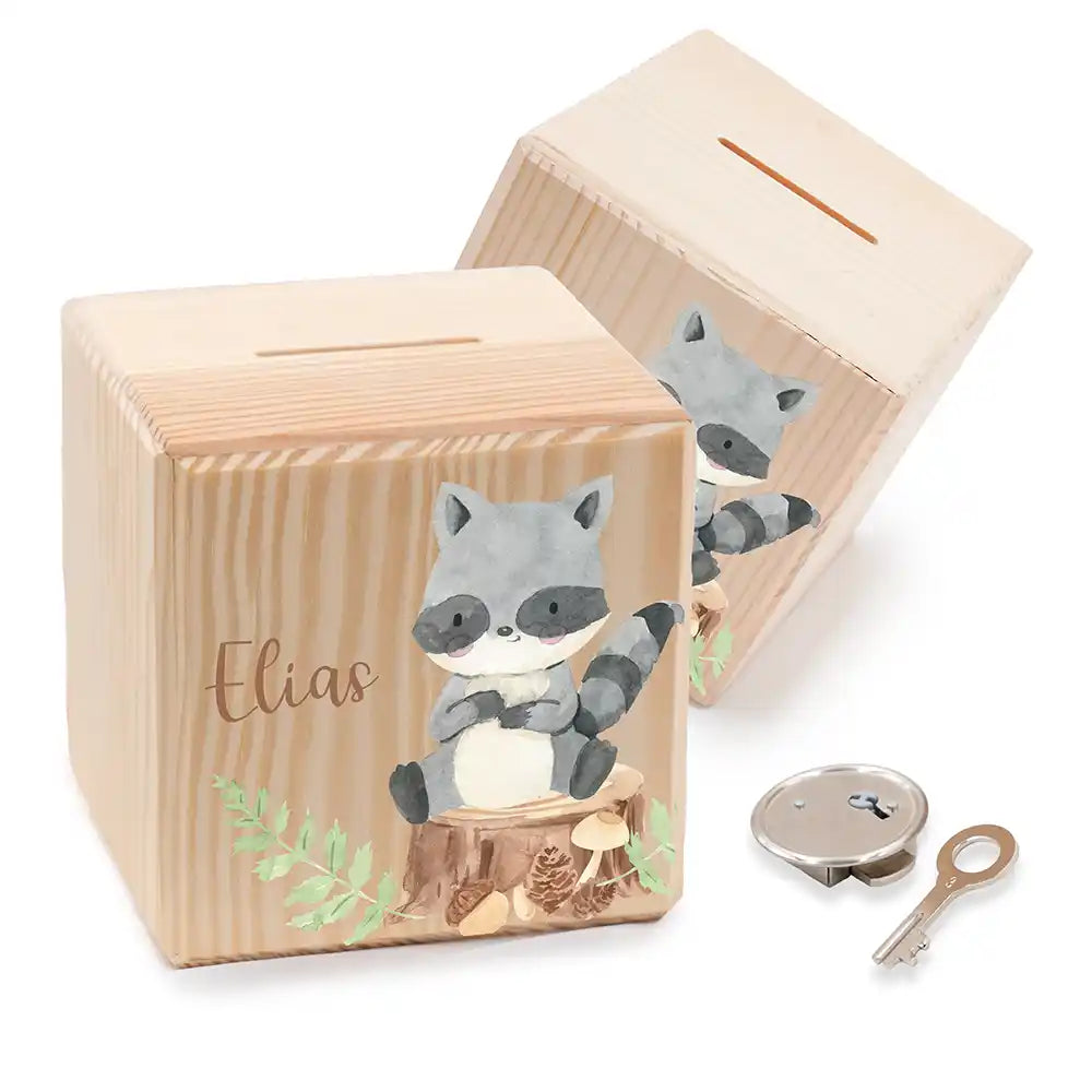 Tirelire enfant personnalisée en bois avec prénom, motif raton laveur — Kidsmood
