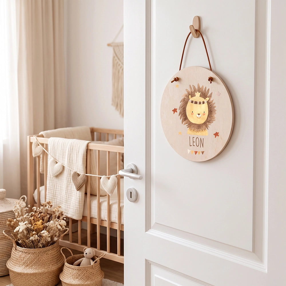Plaque de porte personnalisée, motif Lion couronné — Accrochée à la porte de la chambre | Kidsmood