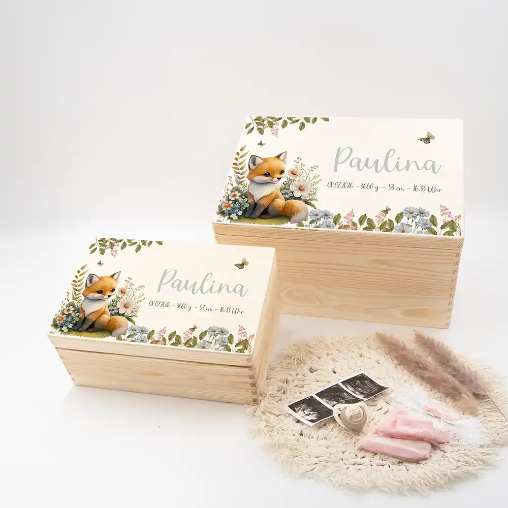 Boîte à souvenirs bébé personnalisée Bébé renard – vue d'ensemble du coffret en bois avec données de naissance