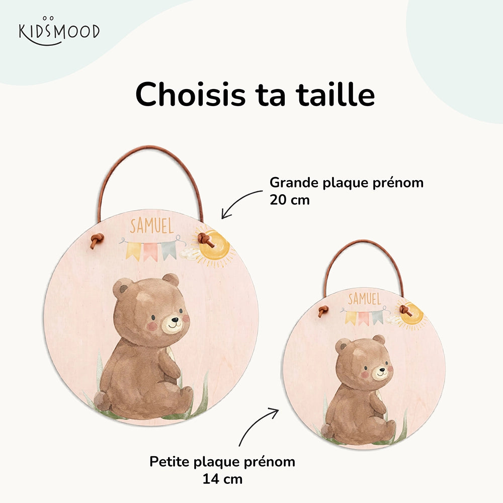 Plaque de porte personnalisée, motif Ourson et fanions — Les deux tailles au choix | Kidsmood