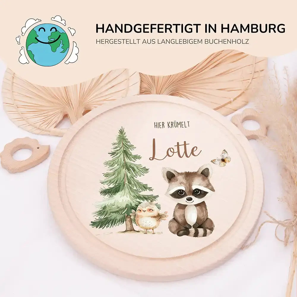 Rundes personalisiertes Frühstücksbrettchen Waschbär und Vogel mit Namen für Kinder