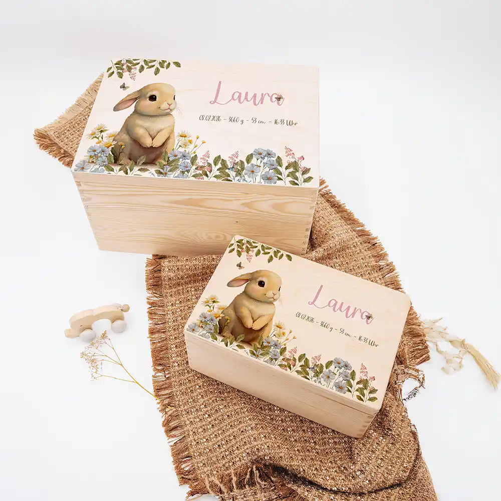 Boîte à souvenirs bébé personnalisée Petit lapin – vue rapprochée du couvercle imprimé