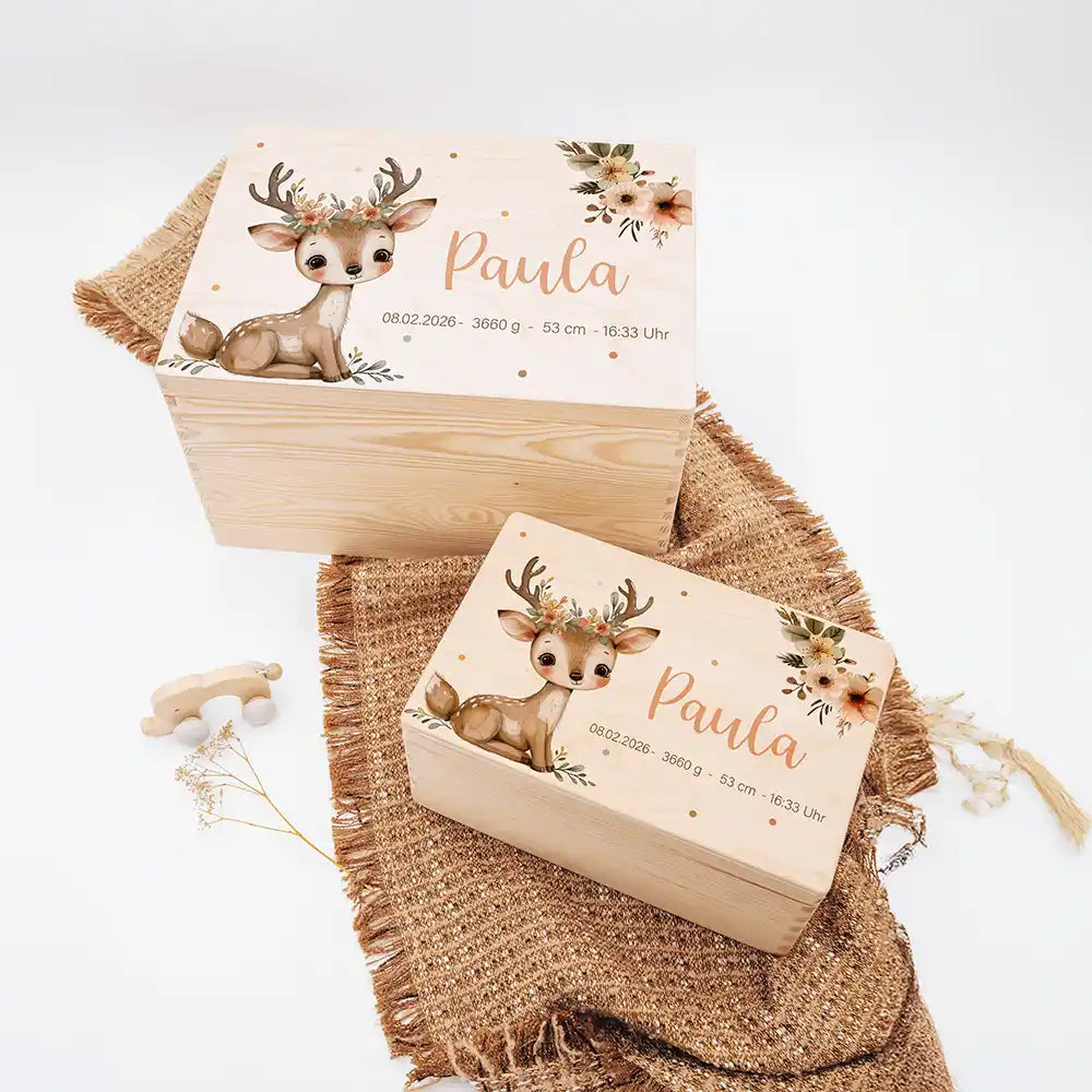 Boîte à souvenirs bébé personnalisée Faon couronne de fleurs – vue rapprochée du couvercle imprimé
