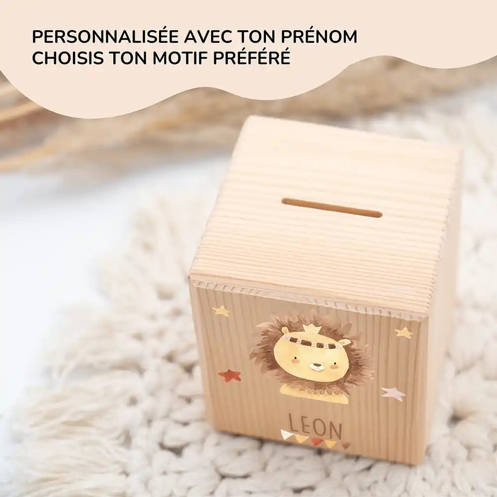Tirelire en bois pour enfant, prénom et motif lion couronné au choix — Kidsmood