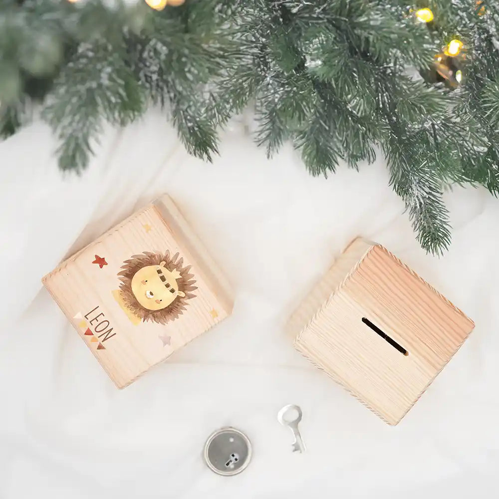 Tirelire en bois personnalisée, cadeau de Noël pour enfant, motif lion couronné — Kidsmood