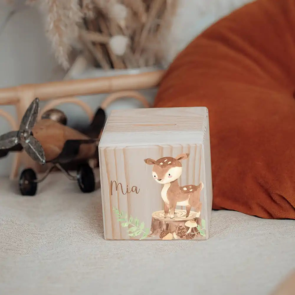 Tirelire en bois pour enfant en décoration de chambre, motif biche et faon — Kidsmood