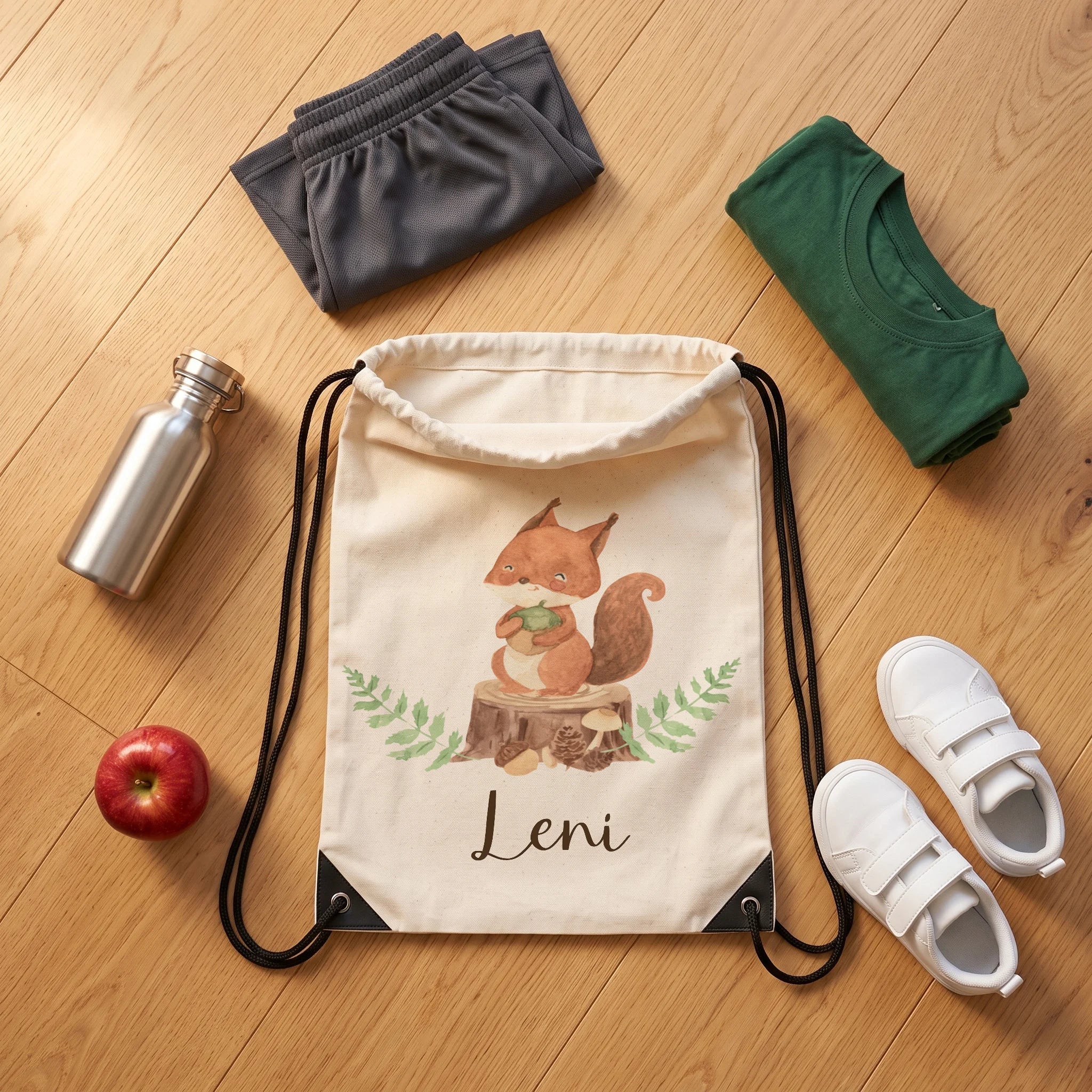 Sac de sport personnalisé avec tenue de sport, chaussures et gourde, motif écureuil — Kidsmood
