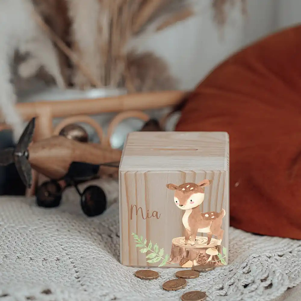 Tirelire enfant en bois avec serrure et clé, motif biche et faon — Kidsmood