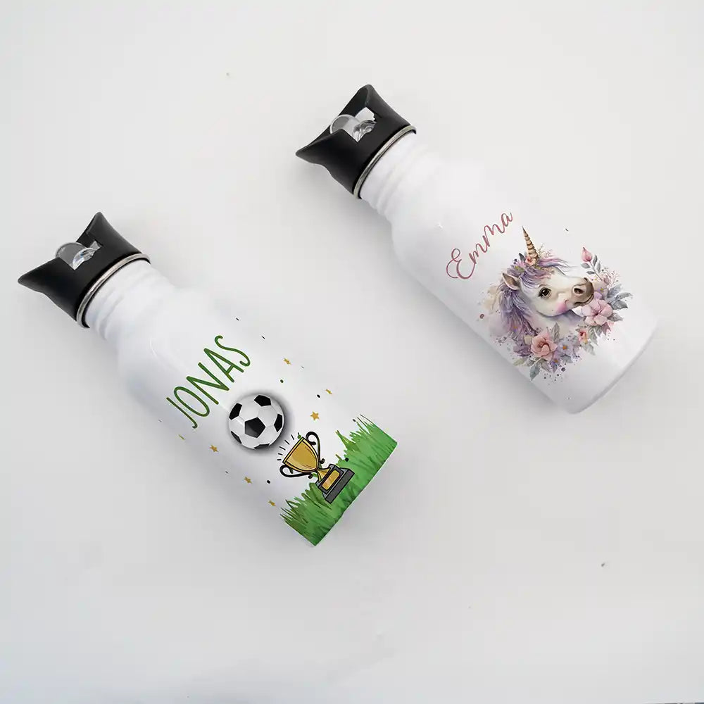 Gourde enfant maternelle avec paille intégrée, motif Football et trophée — Kidsmood