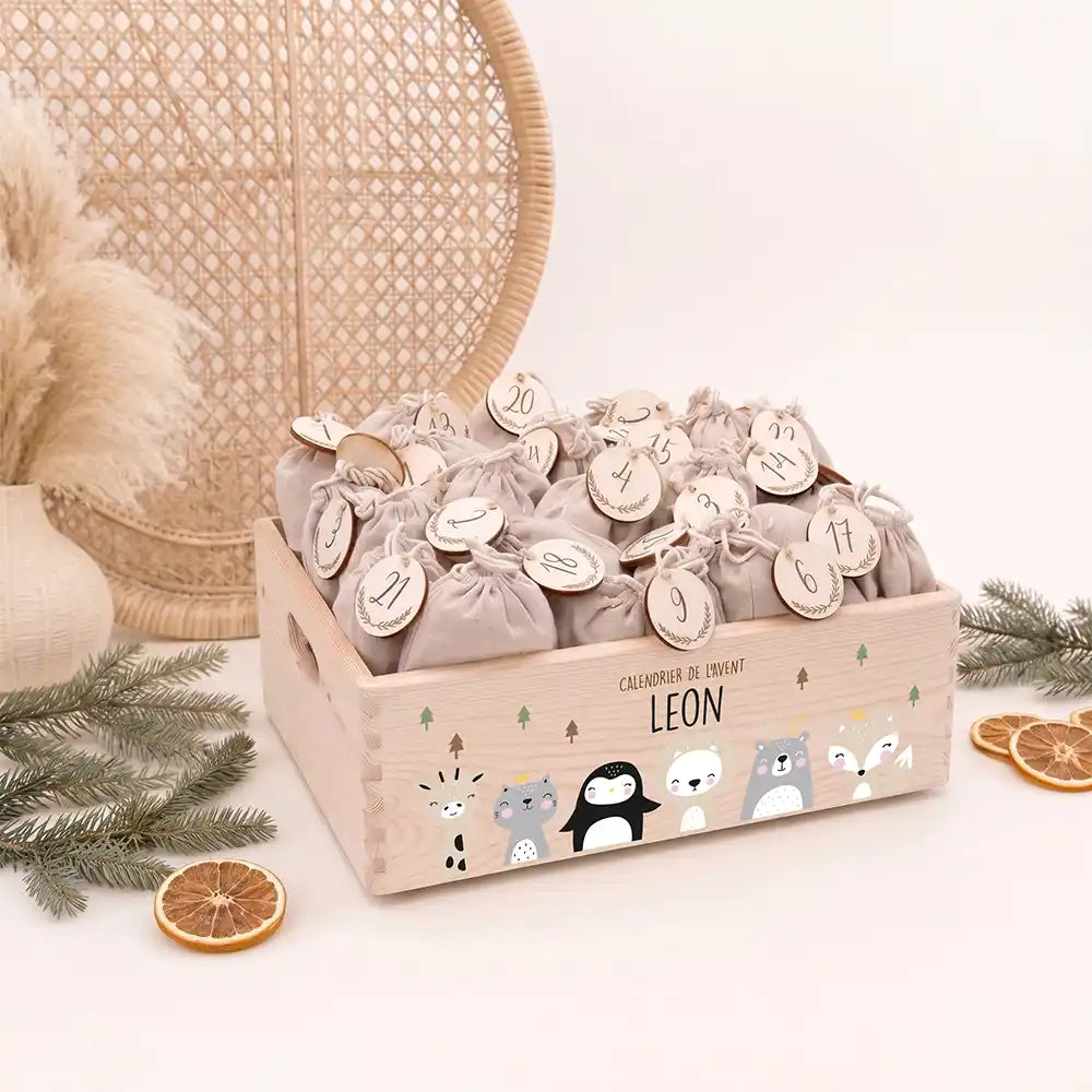 Calendrier de l'avent personnalisé, motif Amis du monde — Caisse en bois clair | Kidsmood