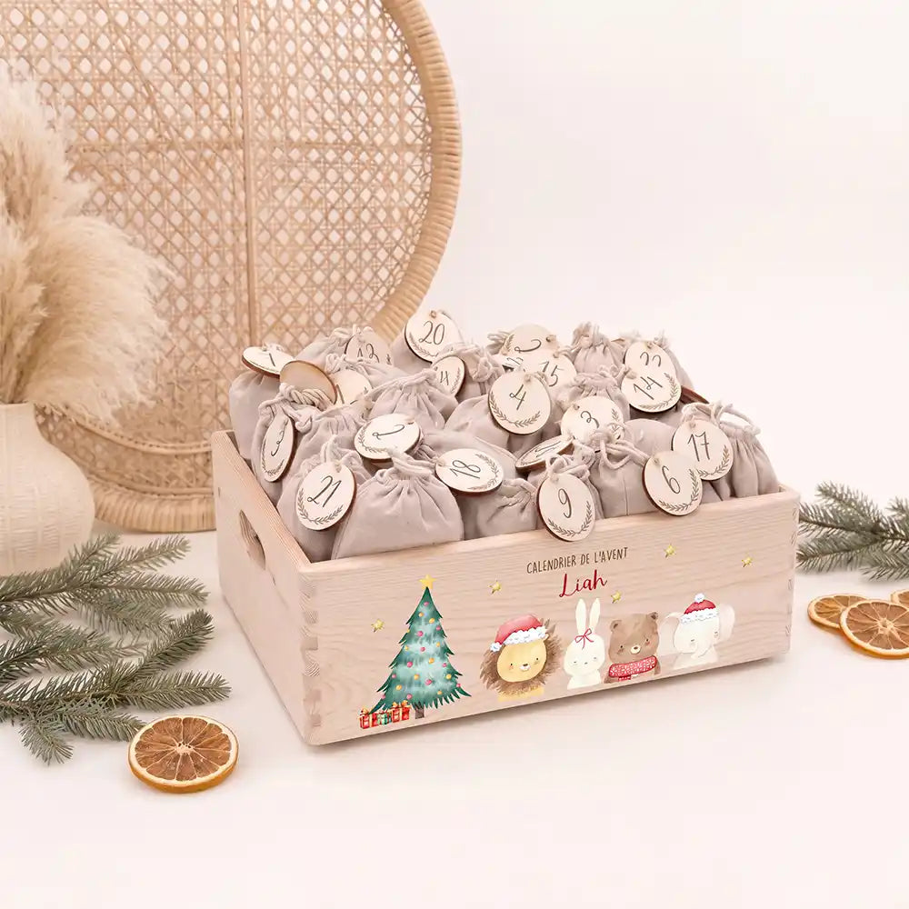 Calendrier de l'avent personnalisé, motif Bonnets rouges — Caisse en bois clair | Kidsmood