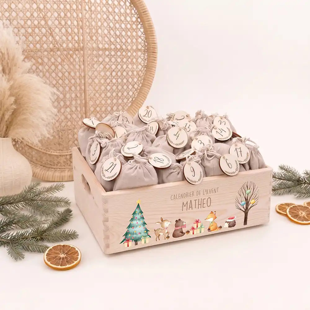 Calendrier de l'avent personnalisé, motif Faon et cadeaux — Caisse en bois clair | Kidsmood