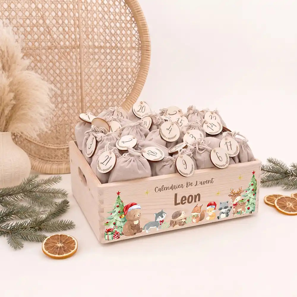 Calendrier de l'avent personnalisé, motif Forêt de Noël — Caisse en bois clair | Kidsmood