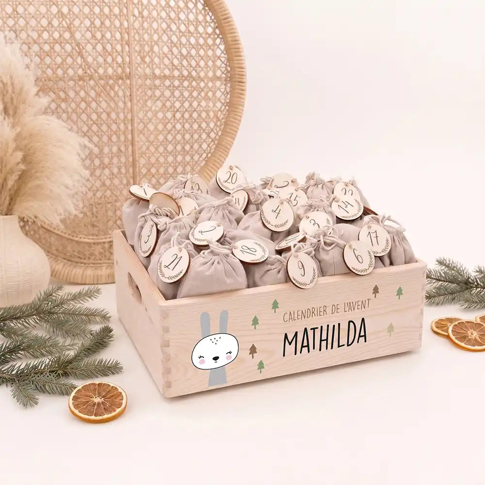 Calendrier de l'avent personnalisé, motif Lapin blanc — Caisse en bois clair | Kidsmood