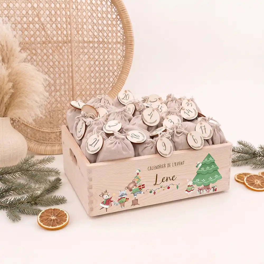 Calendrier de l'avent personnalisé, motif Ours et cadeaux — Caisse en bois clair | Kidsmood