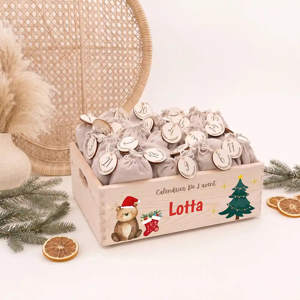 Calendrier de l'avent personnalisé, motif Ours et chaussettes — Caisse en bois clair | Kidsmood